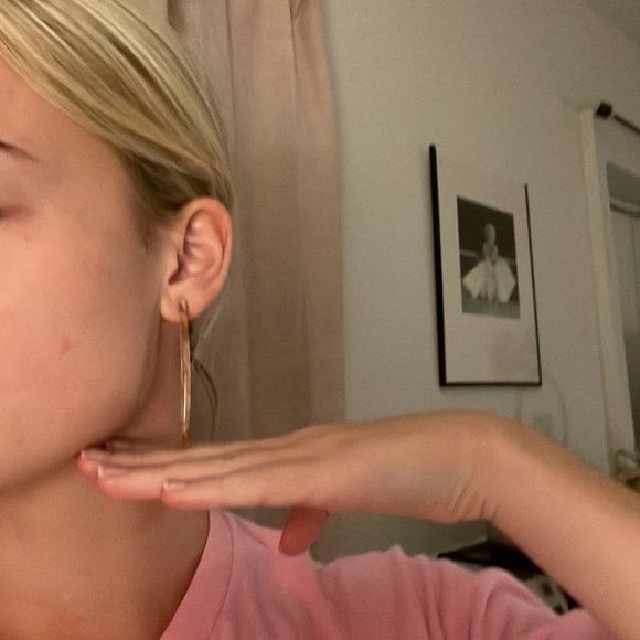 Tiny tassel earrings 🛍🫶 - Picture 2 of 2